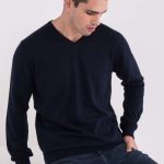 MEN’S V-NECK FINE GAUGE COTTON PULLOVER