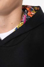 UNISZEX GYERMEK KONTRASZTOS MINTÁJÚ KAPUCNIS PULÓVER - Image 5