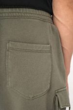 FÉRFI FRENCH TERRY MOSOTT HATÁSÚ CARGO SHORT - Image 4
